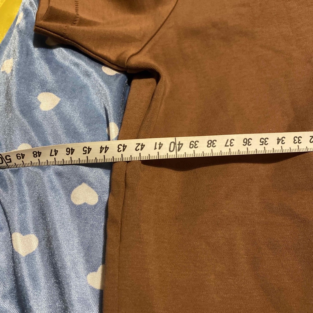 UNIQLO(ユニクロ)のユニクロ　茶系　Tシャツ　L レディースのトップス(Tシャツ(半袖/袖なし))の商品写真