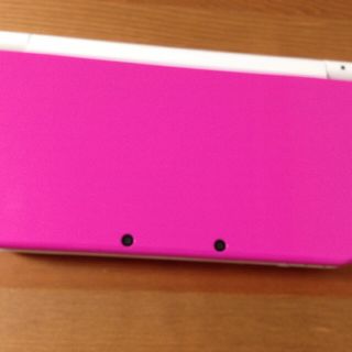 ニンテンドウ(任天堂)のnew任天堂3DS LLピンク✖︎ホワイト(家庭用ゲーム機本体)