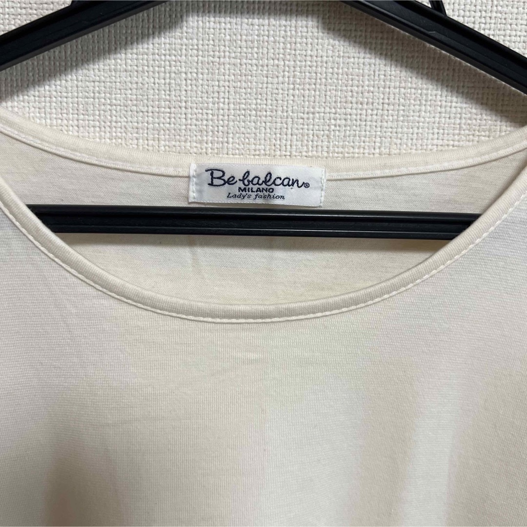 【美品】Be balcan  トップス　半袖　Tシャツ　綿100% オフホワイト レディースのトップス(Tシャツ(半袖/袖なし))の商品写真