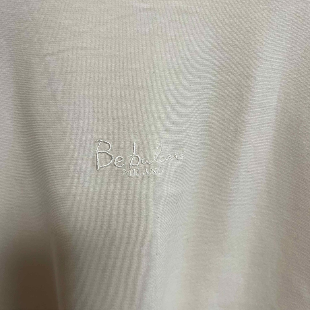 【美品】Be balcan  トップス　半袖　Tシャツ　綿100% オフホワイト レディースのトップス(Tシャツ(半袖/袖なし))の商品写真