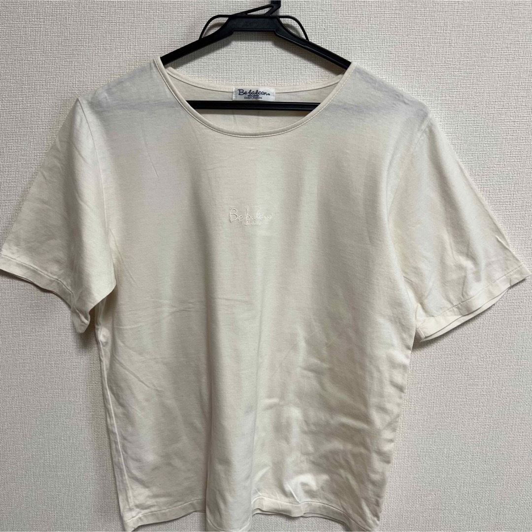 【美品】Be balcan  トップス　半袖　Tシャツ　綿100% オフホワイト レディースのトップス(Tシャツ(半袖/袖なし))の商品写真