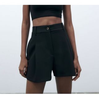 ザラ(ZARA)のZARA ハイライズプリーツショートパンツ black xs(ショートパンツ)