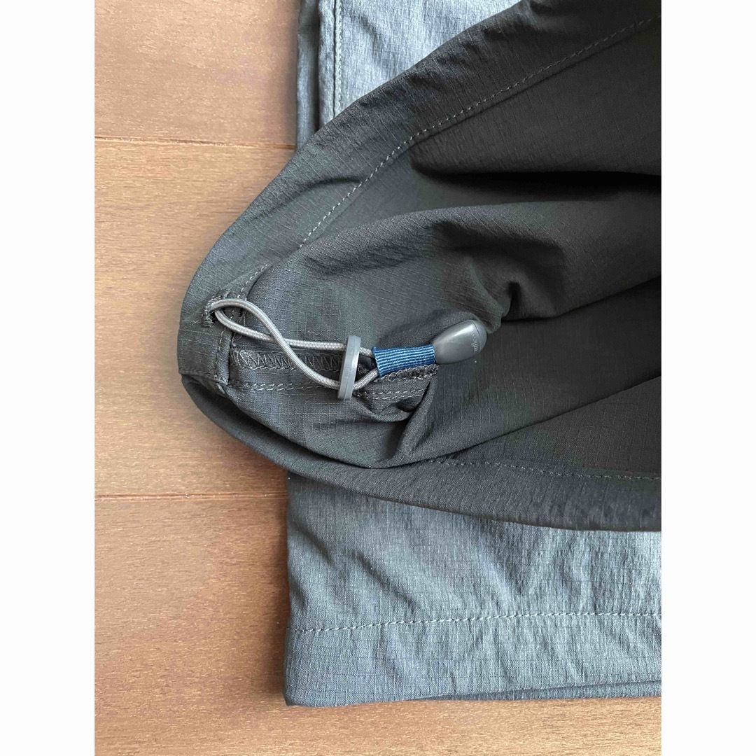mont bell(モンベル)のモンベル　スリークォーター丈　ストレッチ夏用パンツ L ダークグレー メンズ メンズのパンツ(ショートパンツ)の商品写真