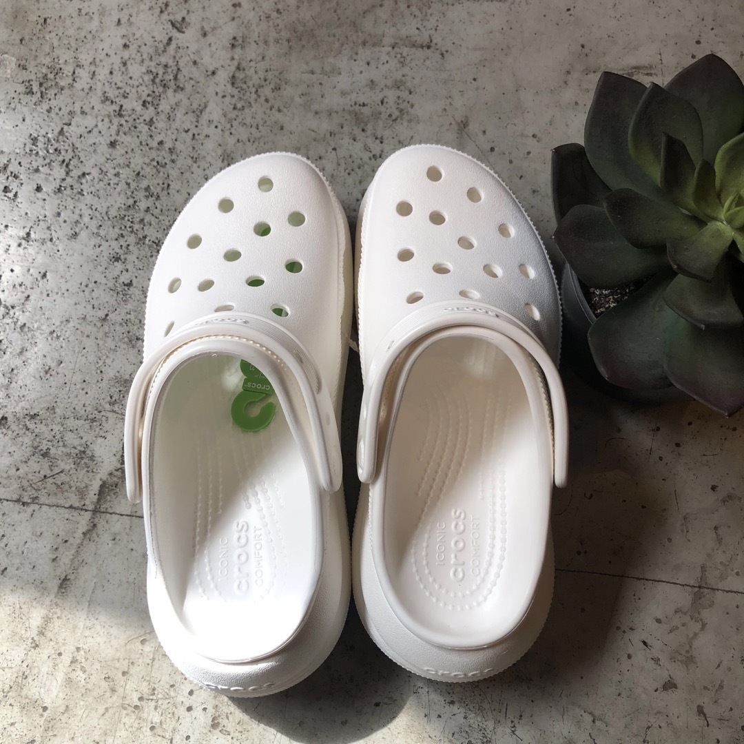 crocs(クロックス)のクロックス　クラシック　クラッシュ　厚底　白　m7w9 25 大き目 メンズの靴/シューズ(サンダル)の商品写真