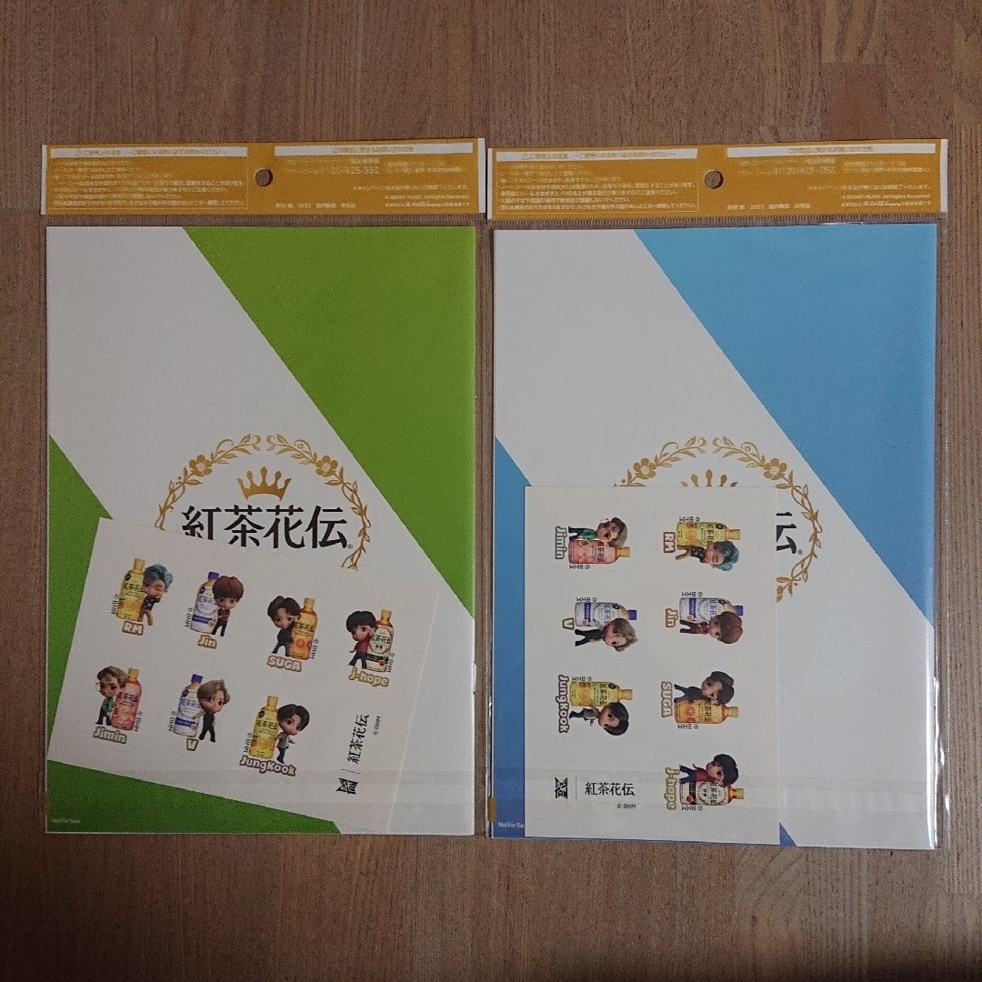 BT21(ビーティーイシビル)のBTS tinytan 紅茶花伝 シール付B5ノート テテ&ジミン 2冊 エンタメ/ホビーのコレクション(ノベルティグッズ)の商品写真