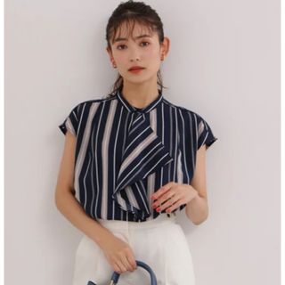 ナチュラルビューティーベーシック(NATURAL BEAUTY BASIC)のNATURAL BEAUTY BASIC ブラウス ラッフルストライプブラウス(シャツ/ブラウス(半袖/袖なし))