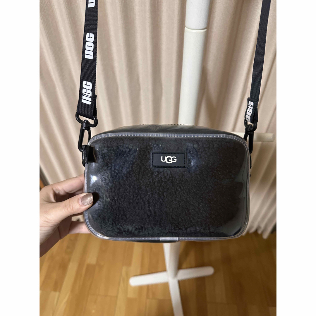UGG ジェニークリア ビニール ショルダーバッグ