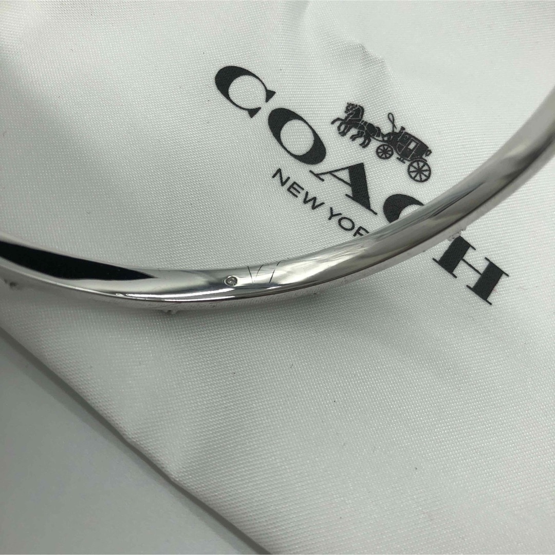 COACH(コーチ)のコーチ　Coach ブレスレット　バングル　シルバー色 レディースのアクセサリー(ブレスレット/バングル)の商品写真