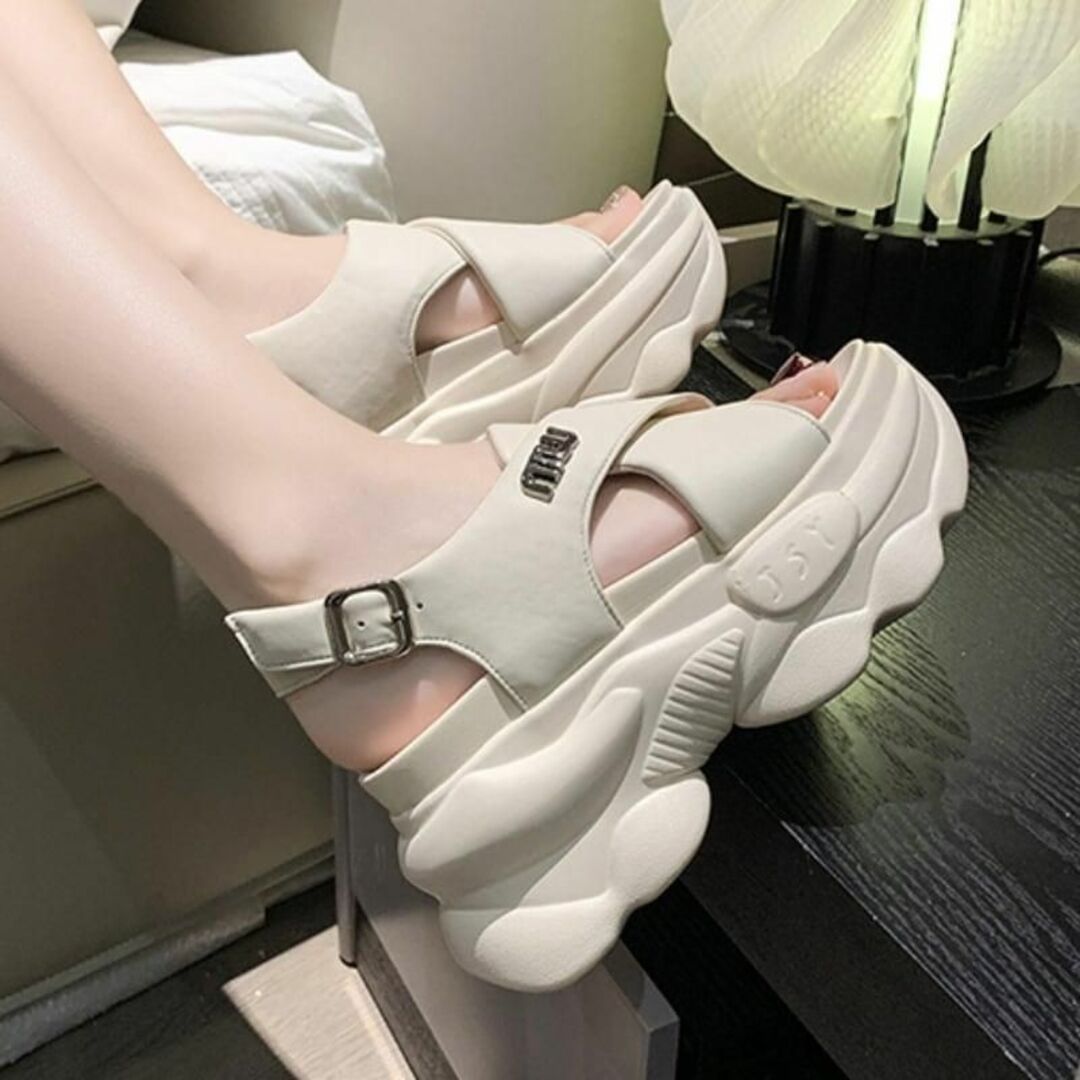 韓国デザイン♡足元映え間違いなし♪ クロスベルト 厚底 スポーツ サンダル レディースの靴/シューズ(サンダル)の商品写真