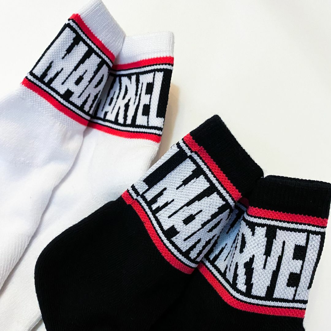 MARVEL(マーベル)のMARVEL マーベル ロゴ ソックス 靴下 黒 ブラック ホワイト 2点 レディースのレッグウェア(ソックス)の商品写真
