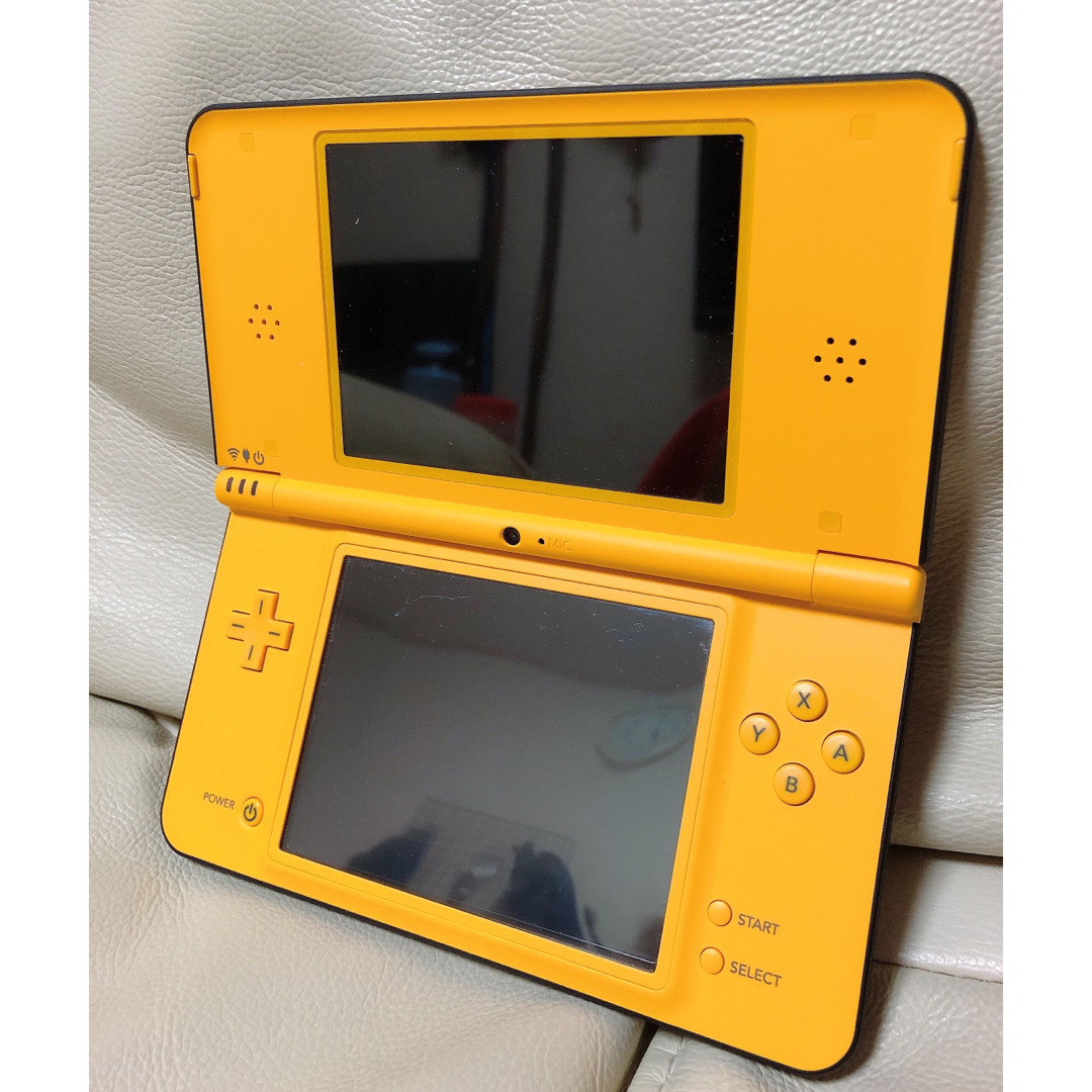 ニンテンドーDS(ニンテンドーDS)のNintendo NINTENDO DSI LL 本体 YELLOW エンタメ/ホビーのゲームソフト/ゲーム機本体(携帯用ゲーム機本体)の商品写真