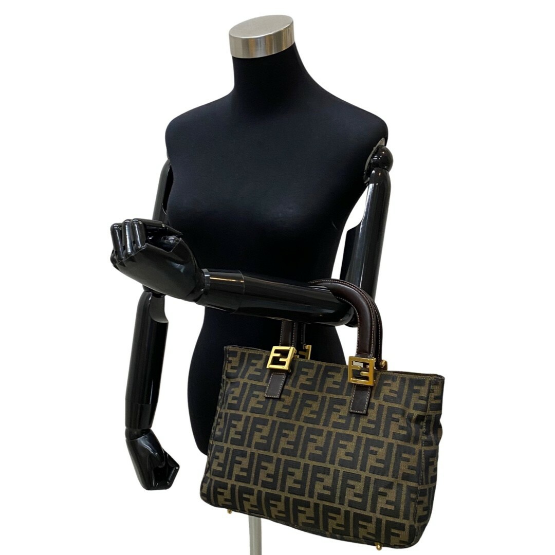 FENDI - ほぼ未使用 FENDI フェンディ ズッカ 柄 FF ロゴ レザー 本革