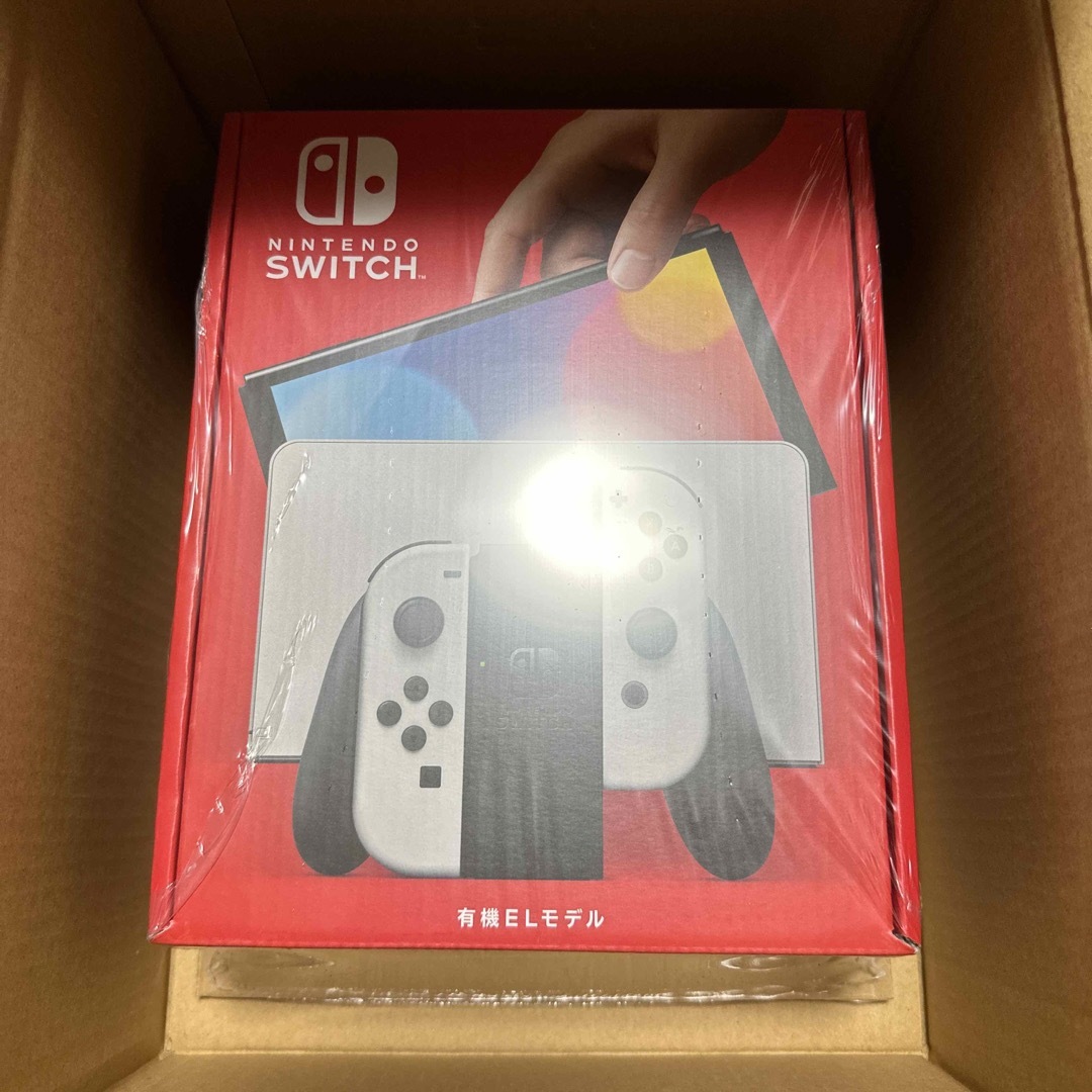 Nintendo Switch(ニンテンドースイッチ)のNintendo Switch(有機ELモデル) Joy-Con ホワイト エンタメ/ホビーのゲームソフト/ゲーム機本体(家庭用ゲーム機本体)の商品写真