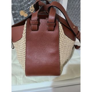 ロエベ(LOEWE)の詳細画像追加分です　ロエベ　ラフィア　ハンモック　スモール(かごバッグ/ストローバッグ)