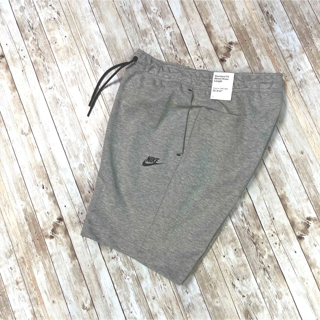 NIKE(ナイキ)のNIKE TECH FLEECE SHORT Lサイズ 新品未使用 メンズのパンツ(ショートパンツ)の商品写真