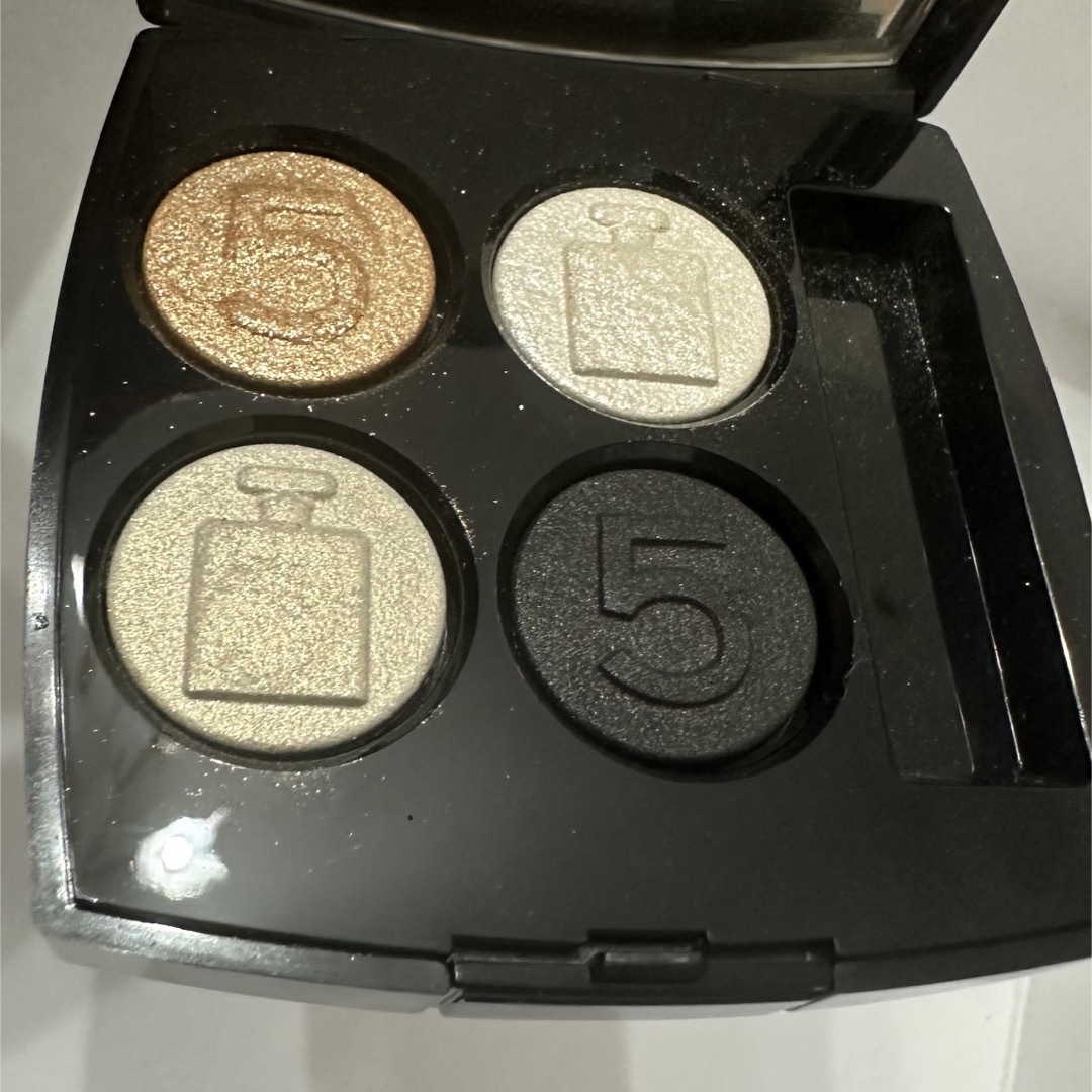 CHANEL(シャネル)のCHANEL レキャトルオンブル No5 限定品 コスメ/美容のベースメイク/化粧品(アイシャドウ)の商品写真