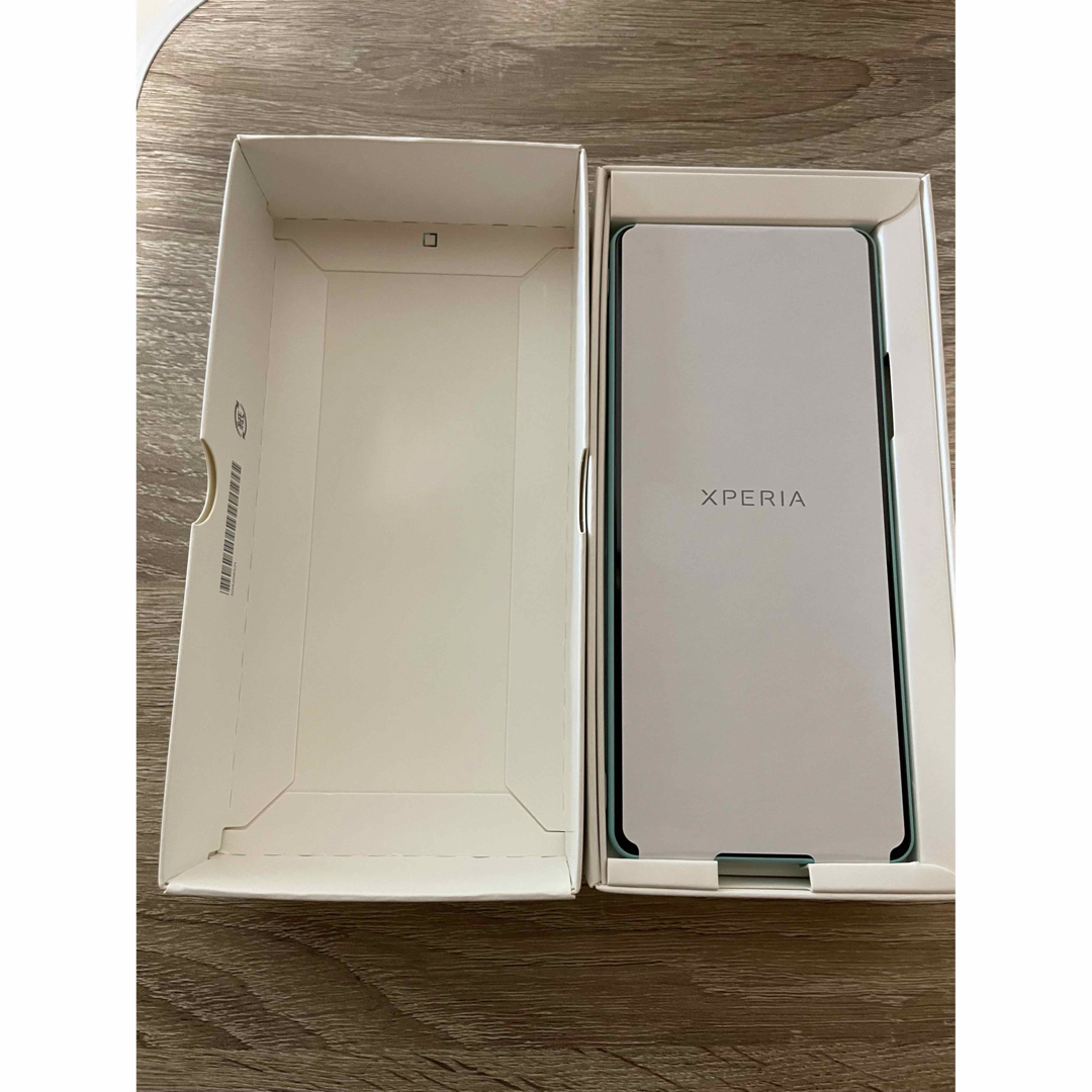 Xperia 10 ⅳ SOSVA1 ミント　softbank 3