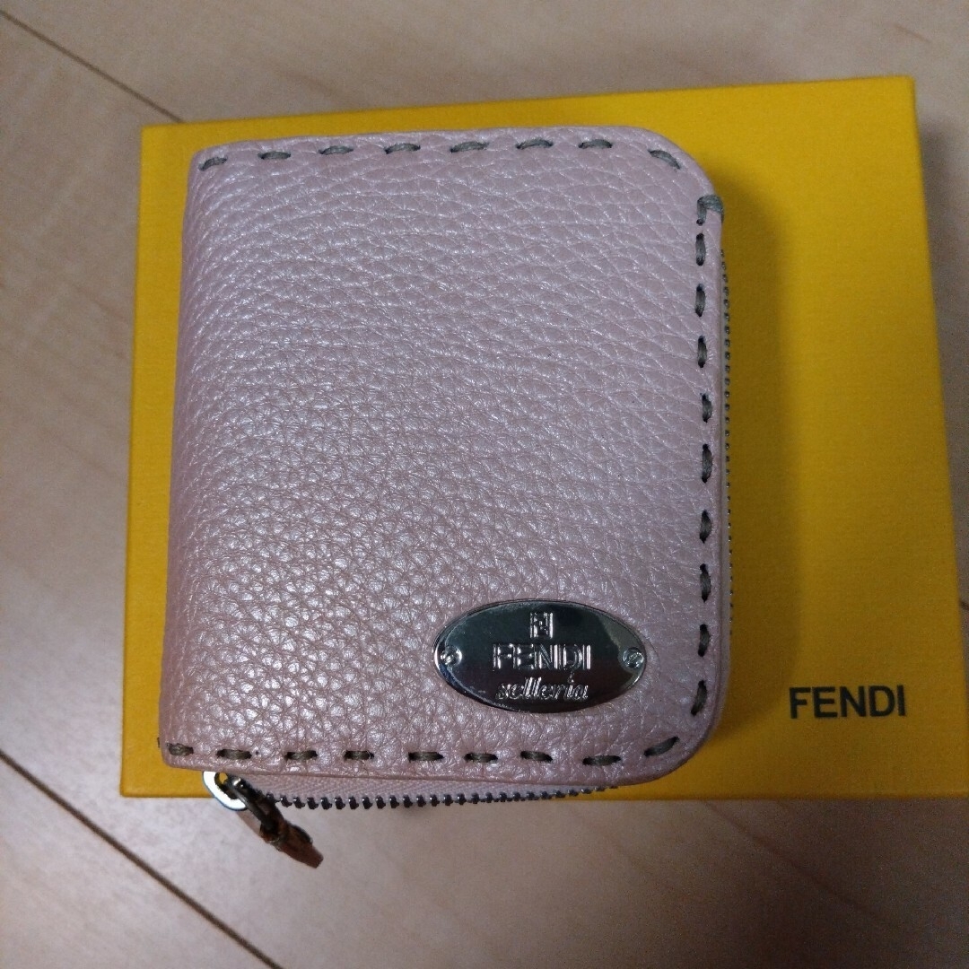 FENDI(フェンディ)のFENDI フェンディ セレリア ピーカーブー財布 レディースのファッション小物(財布)の商品写真