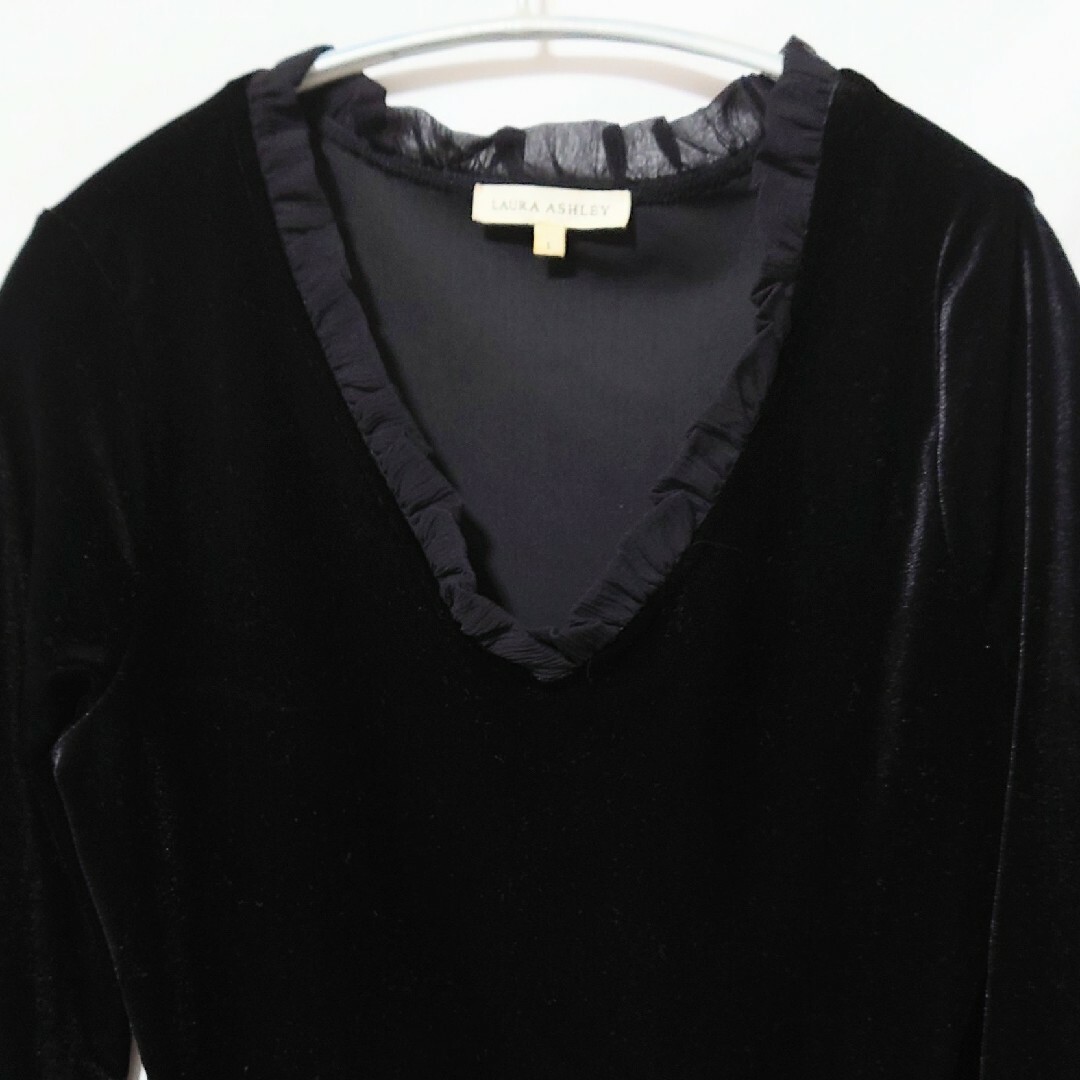 LAURA ASHLEY(ローラアシュレイ)のローラアシュレイ 袖フリル ベルベットシャツ 7分袖 L ブラック レディースのトップス(Tシャツ(長袖/七分))の商品写真