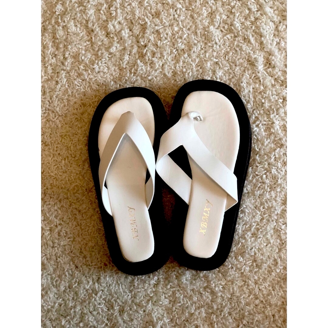 サンダル　ビーチサンダル　ビーサン　かわいい　白　ホワイト　シンプル　キレイ レディースの靴/シューズ(サンダル)の商品写真