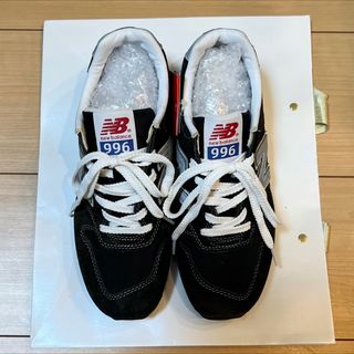 New Balance(スニーカー ・ シルバー/銀色系)のフリマアイテム一覧 New Balance(スニーカー ・ シルバー/銀色系)のフリマアイテム一覧