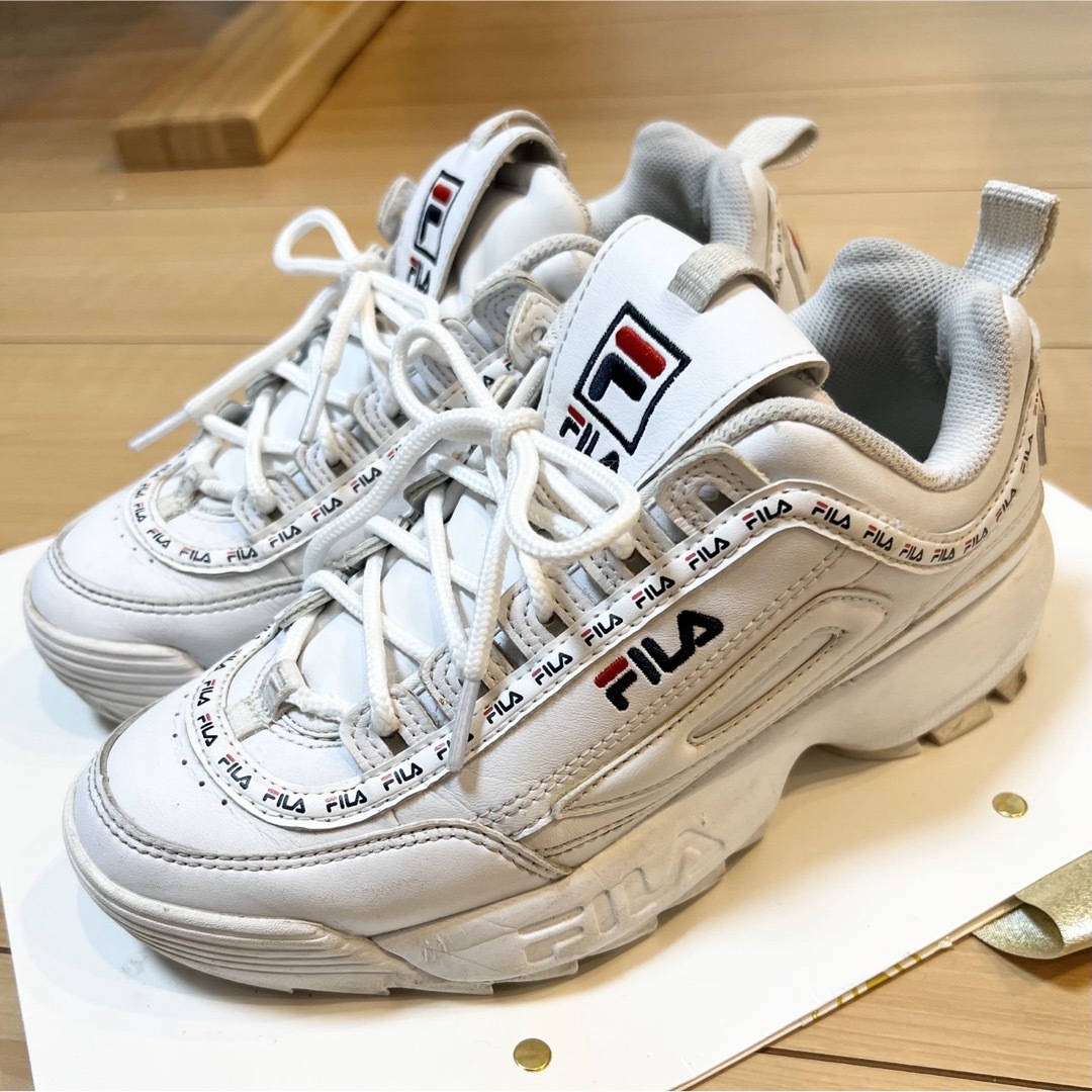 FILA - フィラ FILA 厚底 スニーカー 定番 白 ホワイト ロゴ入り ロゴ