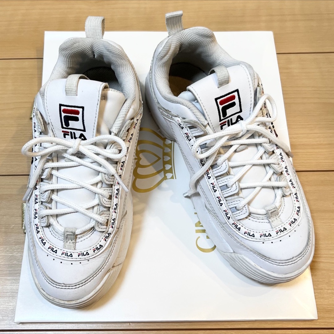 FILA   フィラ FILA 厚底 スニーカー 定番 白 ホワイト ロゴ入り ロゴ