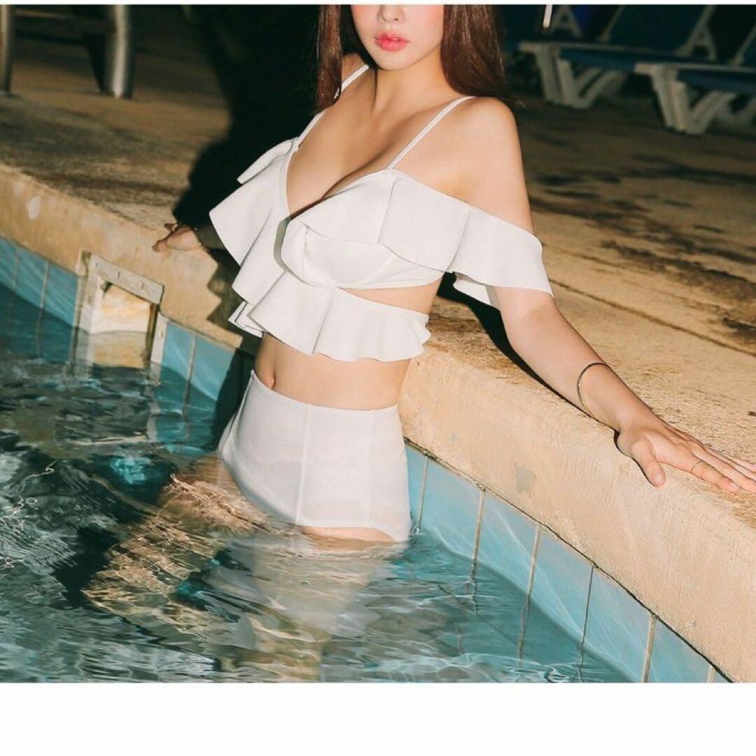 ⭐︎SALE⭐︎ビキニ　オフショルダー　フリル　ホワイト　セパレート　旅行　韓国 レディースの水着/浴衣(水着)の商品写真
