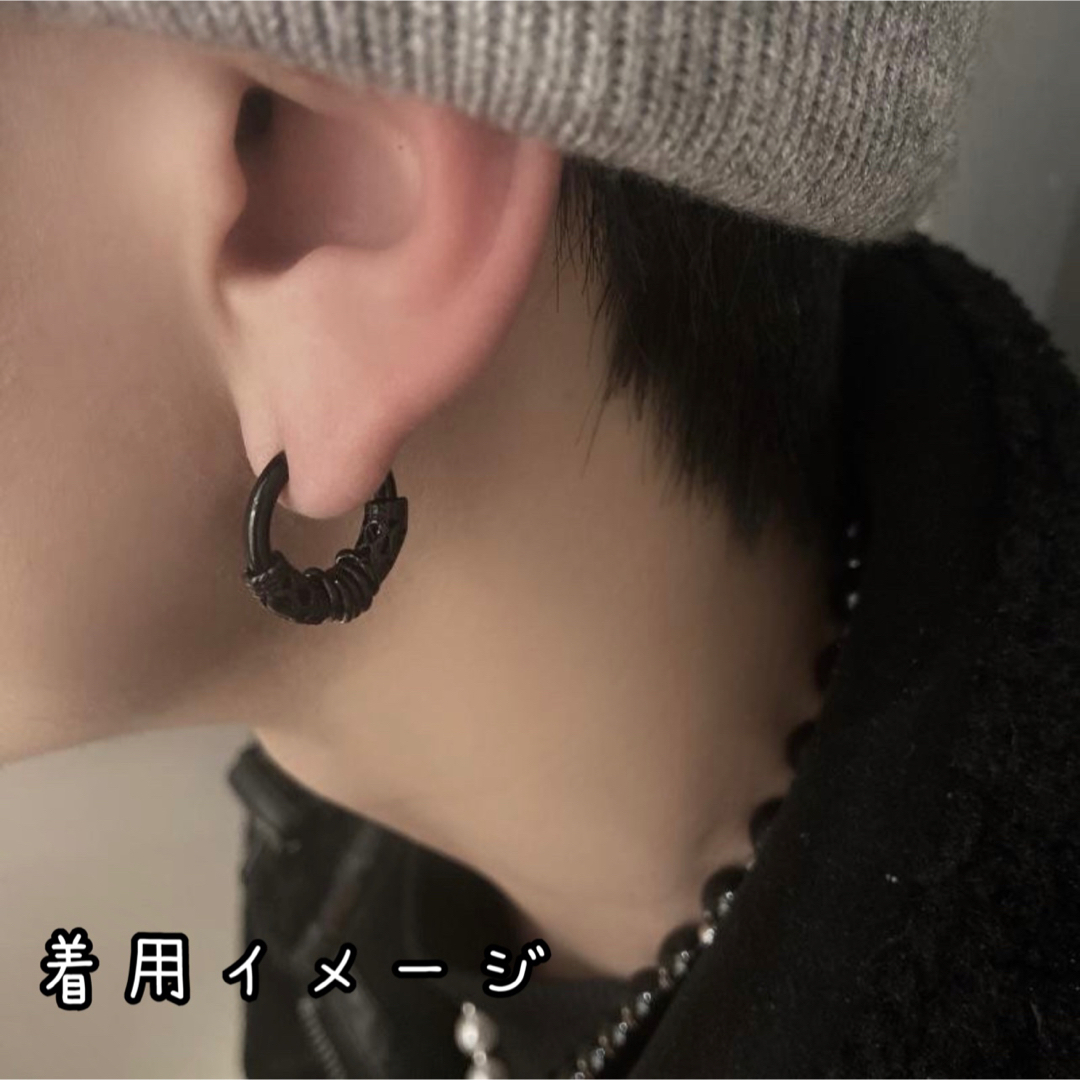 【新品】両耳用　フープピアス　4連 ブラック　メンズ　レディース　韓国 メンズのアクセサリー(ピアス(両耳用))の商品写真