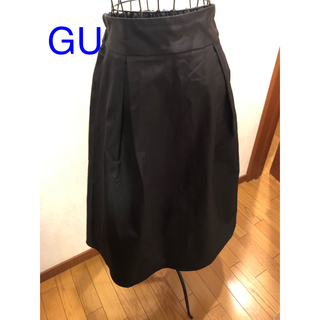 ジーユー(GU)のGU フレアミディスカート　M ブラック(ひざ丈スカート)