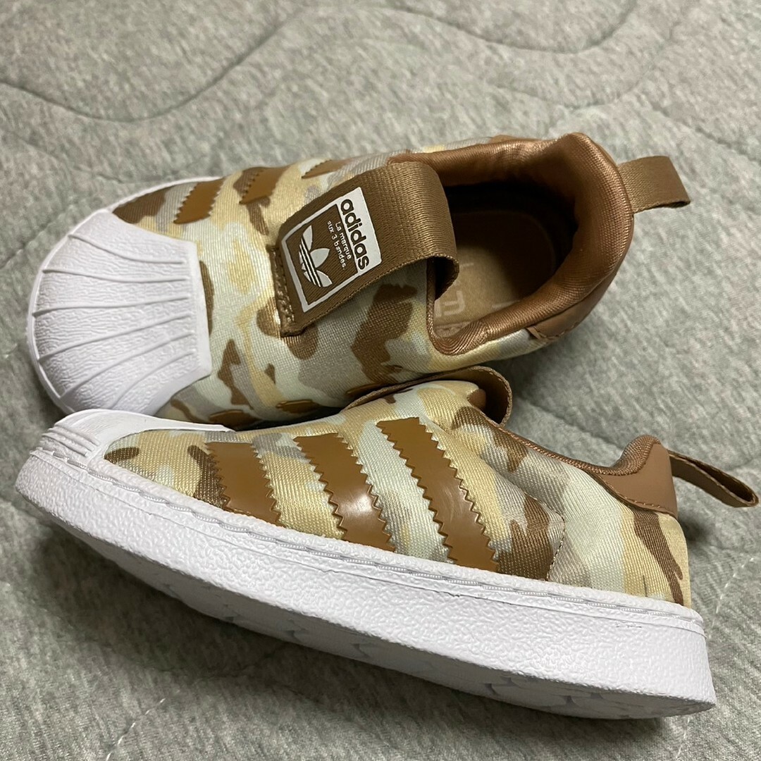 adidas(アディダス)のadidas　シューズ　13㌢ キッズ/ベビー/マタニティのベビー靴/シューズ(~14cm)(スリッポン)の商品写真