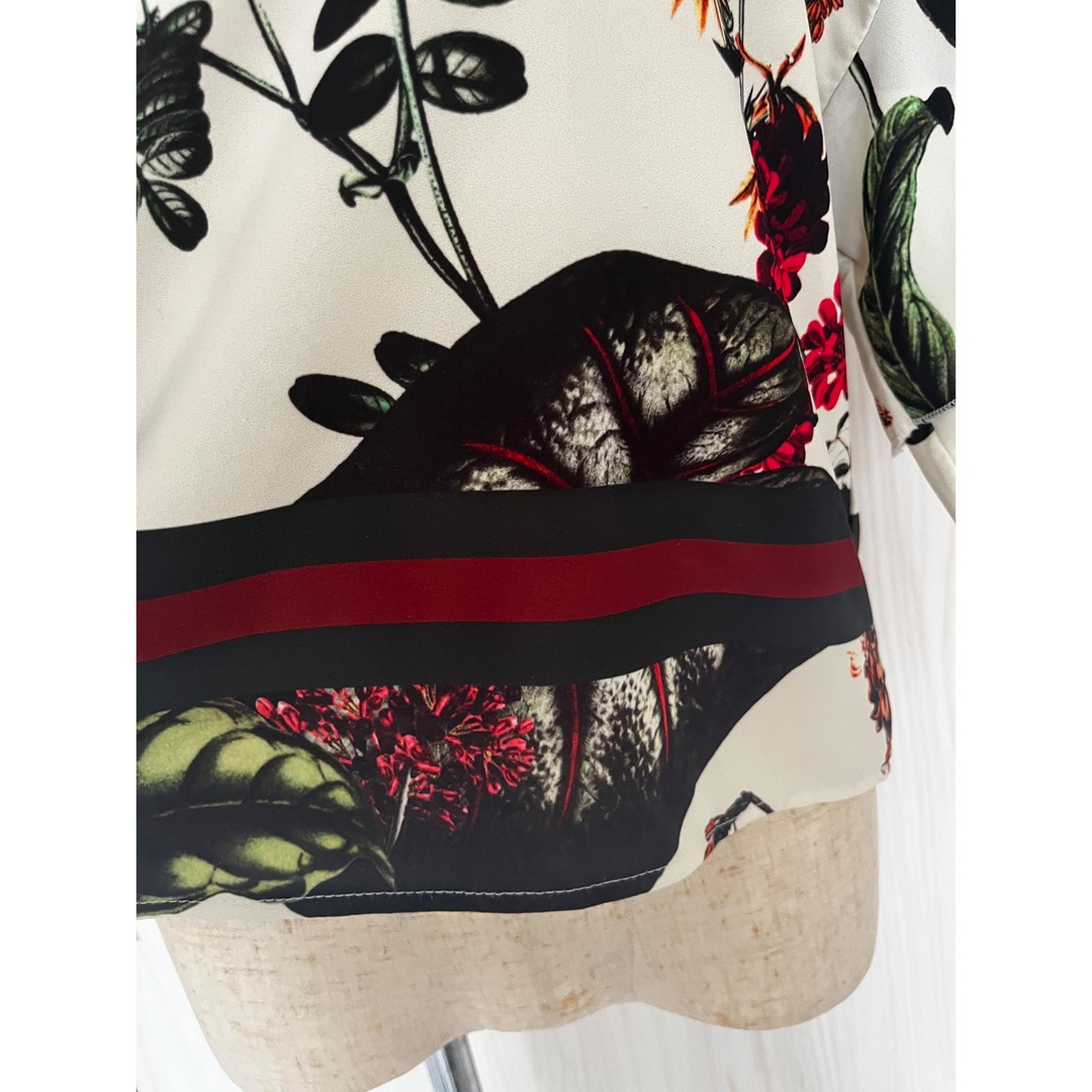 ヴィンテージ風イタリア製ボタニカルティアードフレアスリープトップス インポート レディースのトップス(シャツ/ブラウス(半袖/袖なし))の商品写真