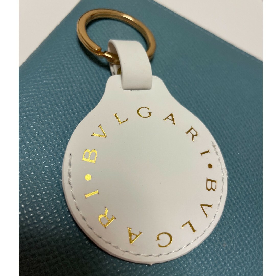 ■新品■未使用■ BVLGARI ブルガリ チポロ レザー エアタグ 紛失防止タグ キーリング キーホルダー ホワイト系 AQ7380