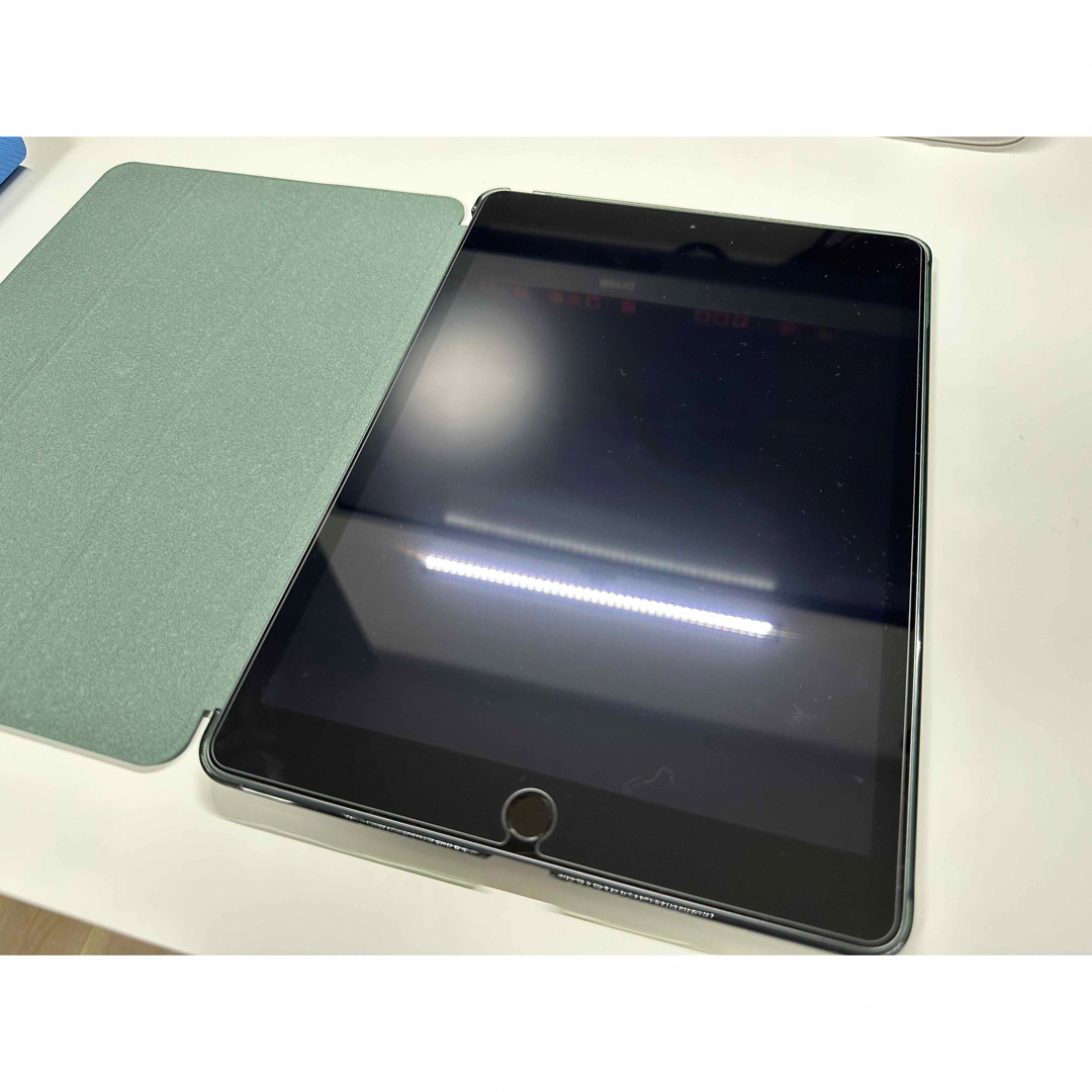 Apple iPad 10.2インチ 第7世代 セルラーモデル　バッテリー98% スマホ/家電/カメラのPC/タブレット(タブレット)の商品写真