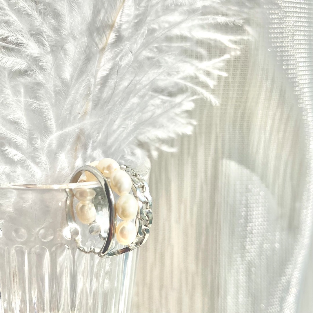《シルバー》淡水パールとチェーン柄　リング(指輪) レディースのアクセサリー(リング(指輪))の商品写真