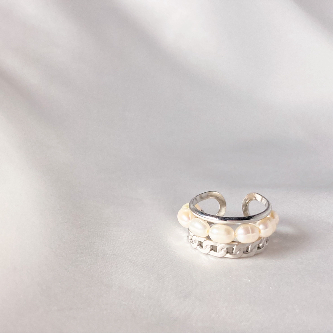 《シルバー》淡水パールとチェーン柄　リング(指輪) レディースのアクセサリー(リング(指輪))の商品写真