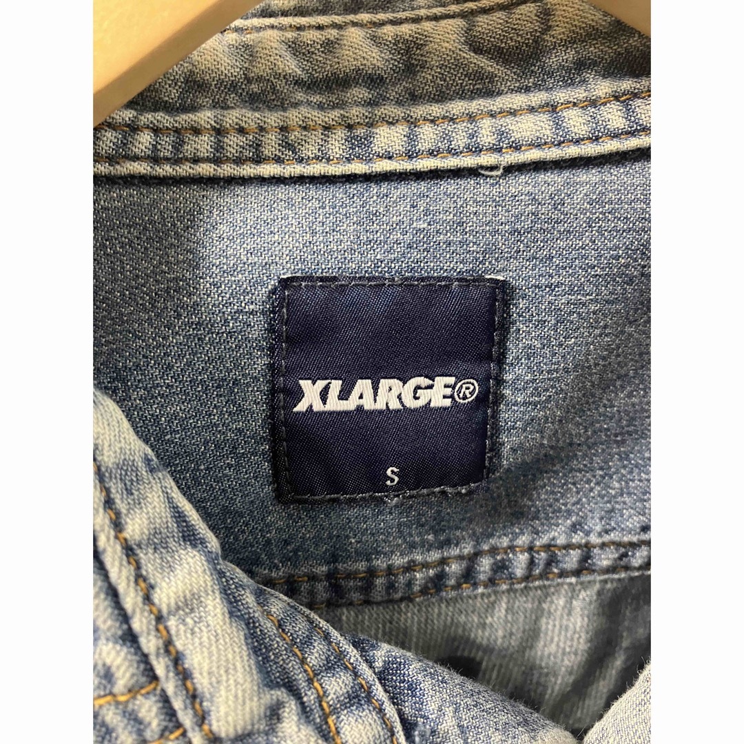 XLARGE(エクストララージ)のエクストララージ　刺繍デニムシャツ　シャツ メンズのトップス(シャツ)の商品写真