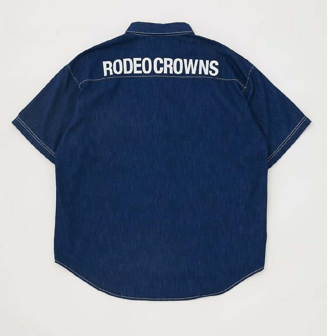 RODEO CROWNS WIDE BOWL(ロデオクラウンズワイドボウル)のRCWB★バックロゴ　デニムシャツ　Lサイズ メンズのトップス(シャツ)の商品写真