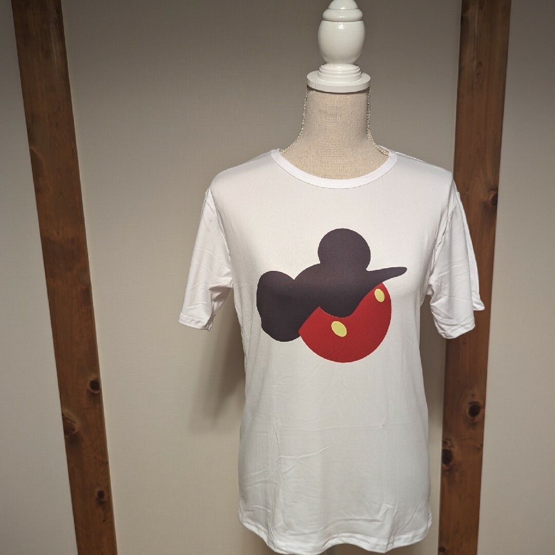 Disney　ミッキー　Ｔシャツ 　レディース　トップス　海外限定品　Msize レディースのトップス(Tシャツ(半袖/袖なし))の商品写真