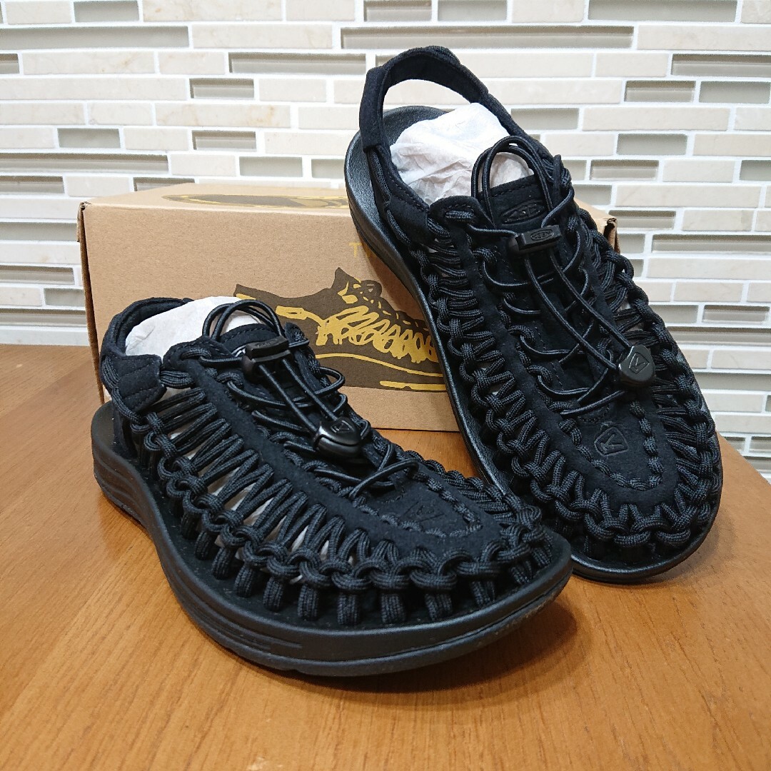 KEEN - 【新品】KEEN UNEEK キーン ユニーク 23cm BLACK 黒の通販 by ...