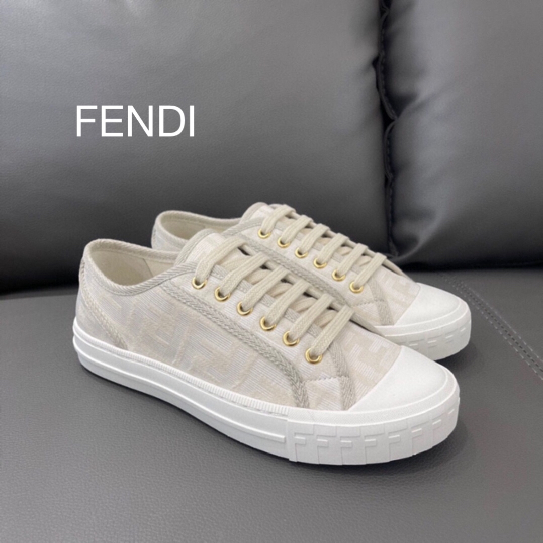 メンズFENDI ドミノスニーかー　ユニセックス