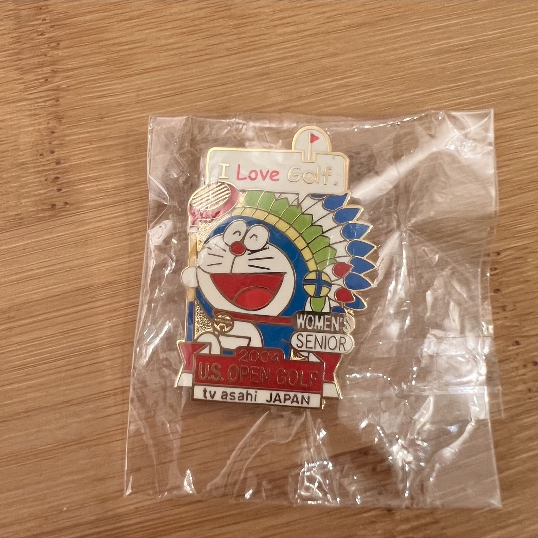 新品・未使用　ドラえもんピンバッジ