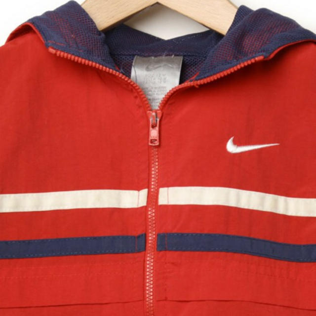 NIKE(ナイキ)の美品 ナイキ フード付きナイロンブルゾン 12M キッズ/ベビー/マタニティのベビー服(~85cm)(ジャケット/コート)の商品写真