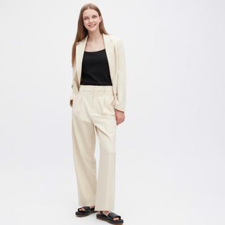 ユニクロ(UNIQLO)の新品 UNIQLO タックワイドパンツ（ツータック・丈標準69～71cm）(カジュアルパンツ)