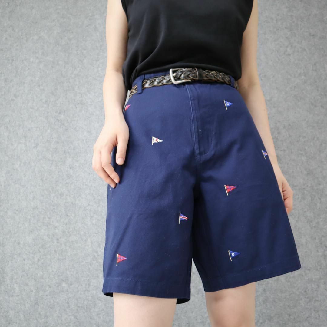 CHAPS(チャップス)の【チャップス】刺繍 フラッグ柄 ワイド チノショーツ ハーフパンツ 濃紺 W34 メンズのパンツ(ショートパンツ)の商品写真