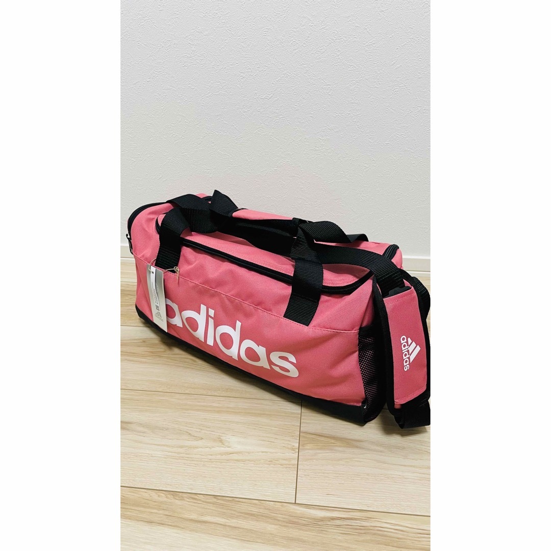 adidas(アディダス)のタグ付き　adidas アディダス　ボストンバック　スポーツバック　ピンク レディースのバッグ(ボストンバッグ)の商品写真