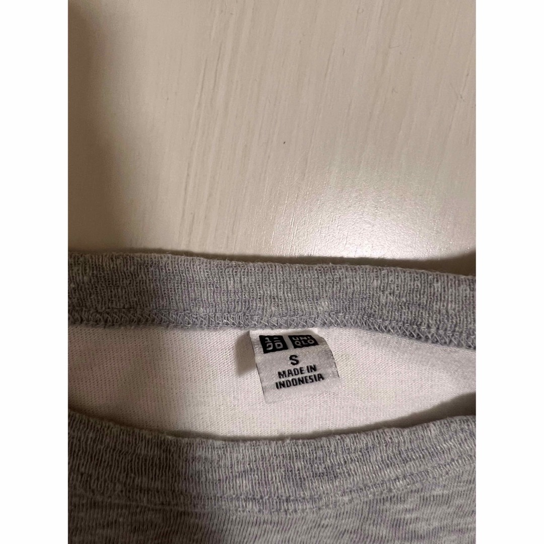 UNIQLO(ユニクロ)のボーダー柄Tシャツ　ティーシャツ　グレー　ユニクロ レディースのトップス(Tシャツ(半袖/袖なし))の商品写真