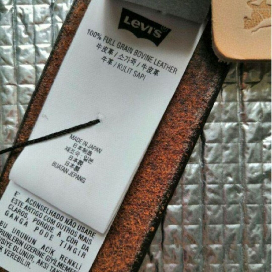 Levi's(リーバイス)の新品　リーバイス　牛革　本革　スタッズ　LEVI'S　ベルト メンズのファッション小物(ベルト)の商品写真