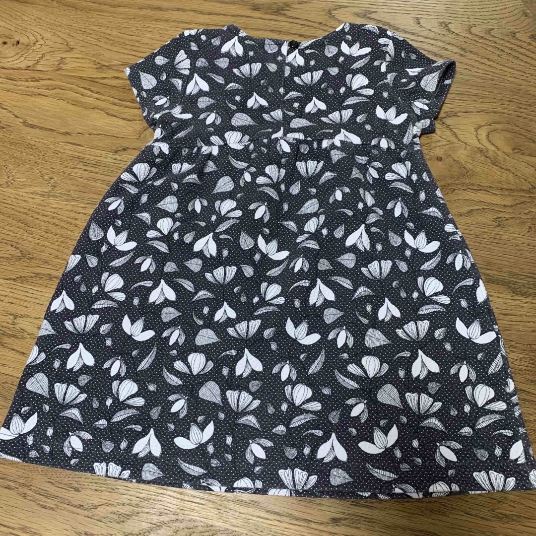 ZARA KIDS(ザラキッズ)のZARA baby ザラ 花柄　ワンピース サイズ  98  2〜3y キッズ/ベビー/マタニティのキッズ服女の子用(90cm~)(ワンピース)の商品写真