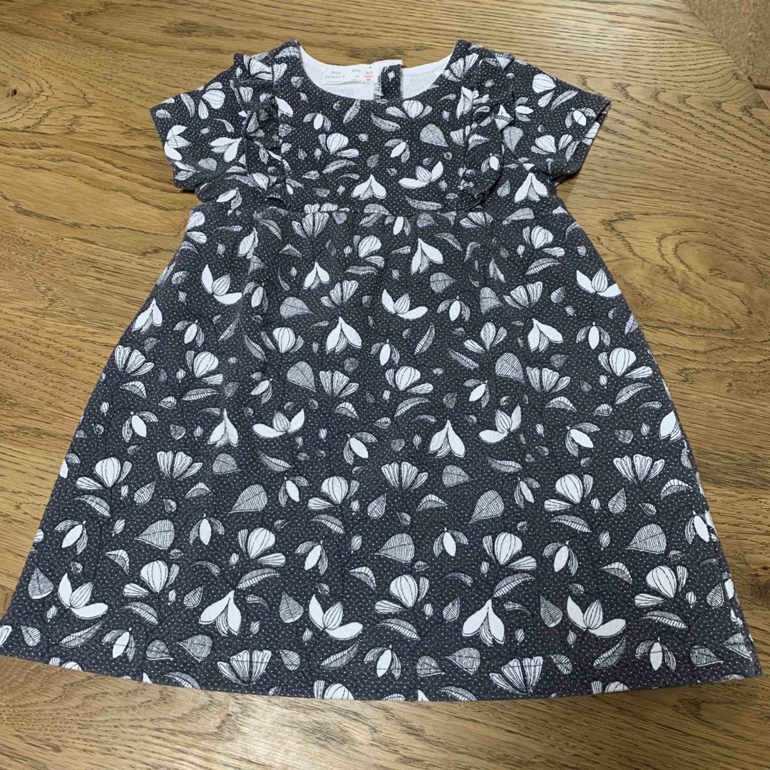 ZARA KIDS(ザラキッズ)のZARA baby ザラ 花柄　ワンピース サイズ  98  2〜3y キッズ/ベビー/マタニティのキッズ服女の子用(90cm~)(ワンピース)の商品写真